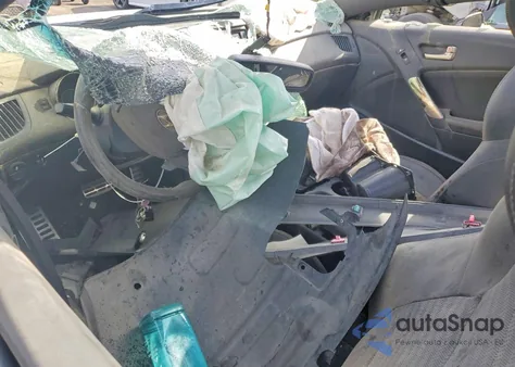 2013 Hyundai Genesis Coupe 3.8L z USA, uszkodzony, nr VIN KMHHU6KJ0DU106894